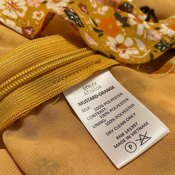 NEW ASTR The Label Ruched Sleeve Sweetheart Top Ditsy Floral mustard size small - Picture 11 of 13